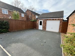 Garage & Parking - click for photo gallery